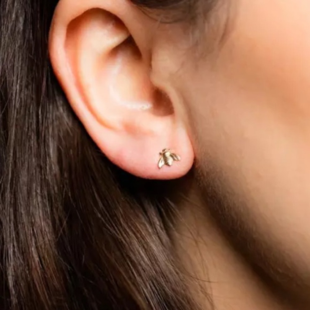 NWOT 18K gold plated bee ๐ earrings - Picture 4 of 5
